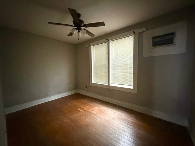 Building Photo - 583 N Monroe St