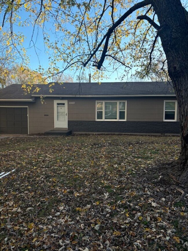 Building Photo - 3 Bedroom, 1 Bathroom in Kansas City