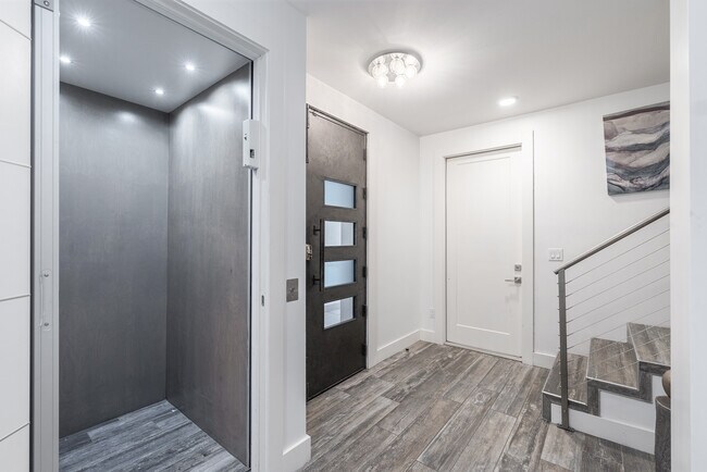 Building Photo - 14836 Granada Dr