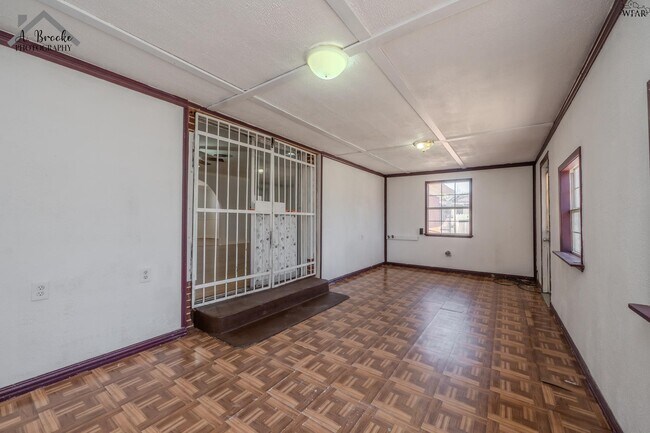 Building Photo - 2725 Devon Rd