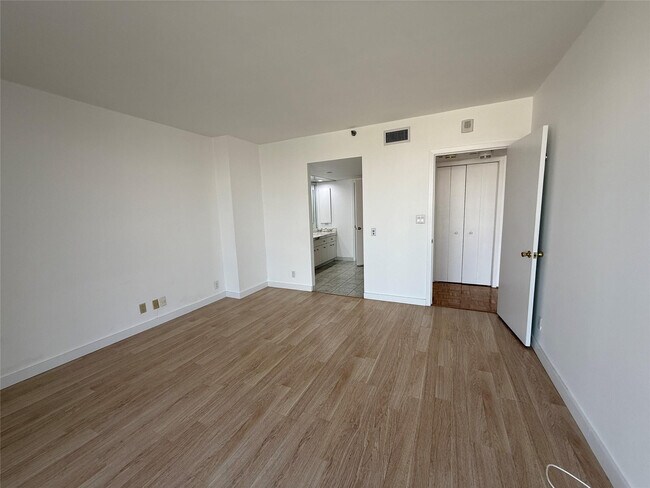 Building Photo - 19707 Turnberry Way