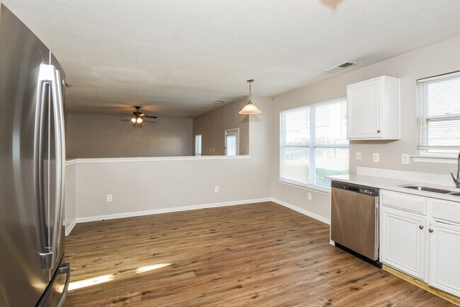 Building Photo - 6083 Trotters Cir