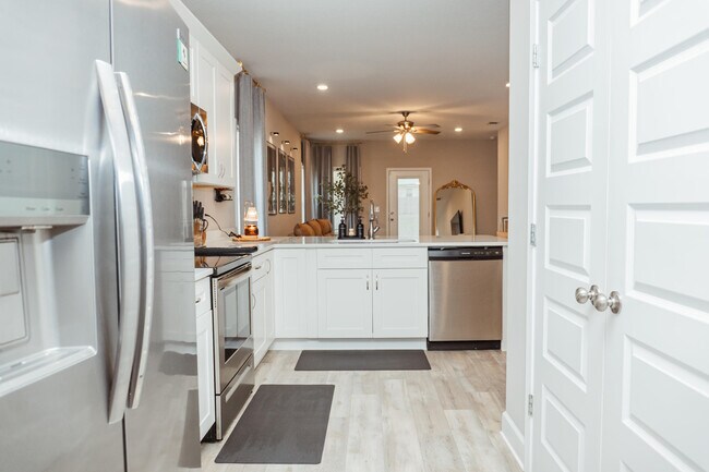 Building Photo - 105 Sago Palm Wy