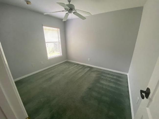 Building Photo - 4 Bedroom 3 Bath home in Sandy Ridge subdivision, in Davenport for RENT!