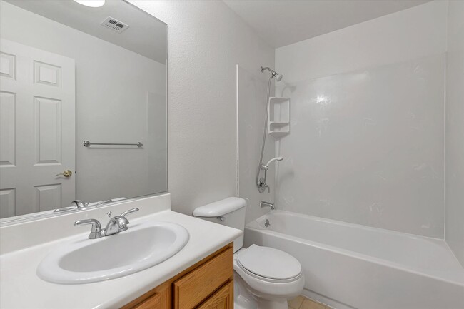 Building Photo - Beautiful Communication Hill Townhome