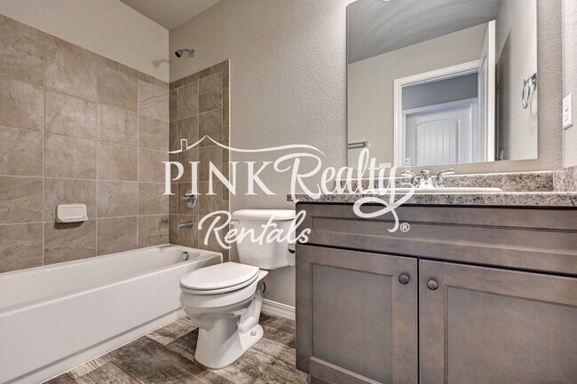 Building Photo - 10627 Hidden Pr Pkwy