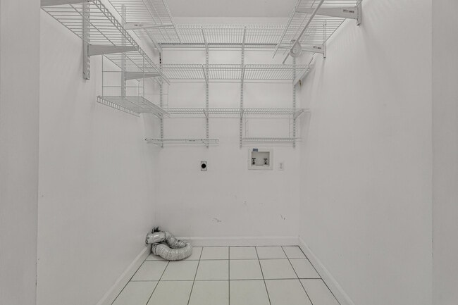 Building Photo - 114 Dana Pointe