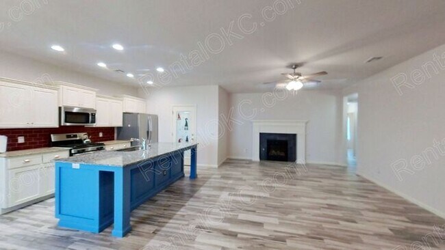Building Photo - Great 3 bed 2 Bath on the West side.