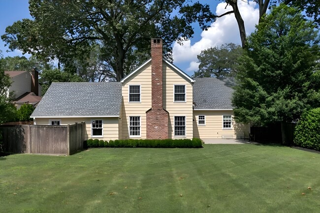 Building Photo - 20 Rosalie Ave