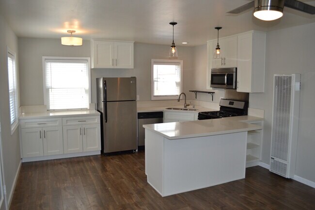 Building Photo - 4428 Oregon St