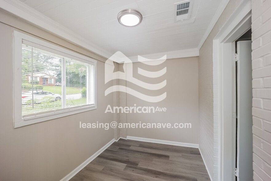 Building Photo - 2711 King St