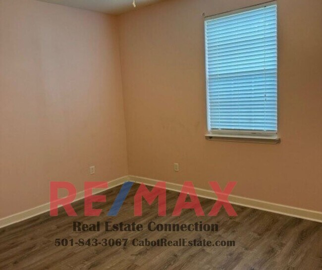Building Photo - 4 Bedroom/2 Bath Plus Office
