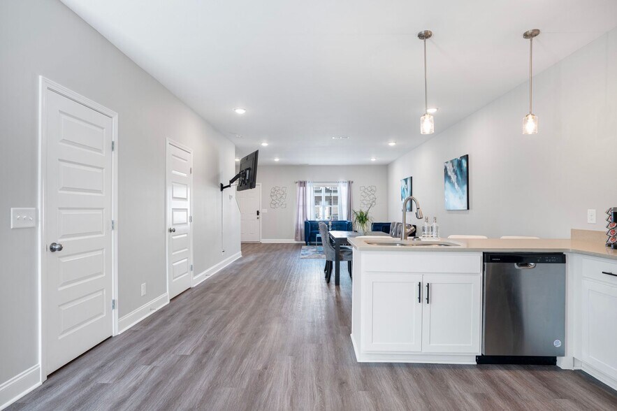 Building Photo - 156 Excell Rd