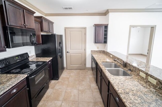 Interior Photo - Woodbury Row