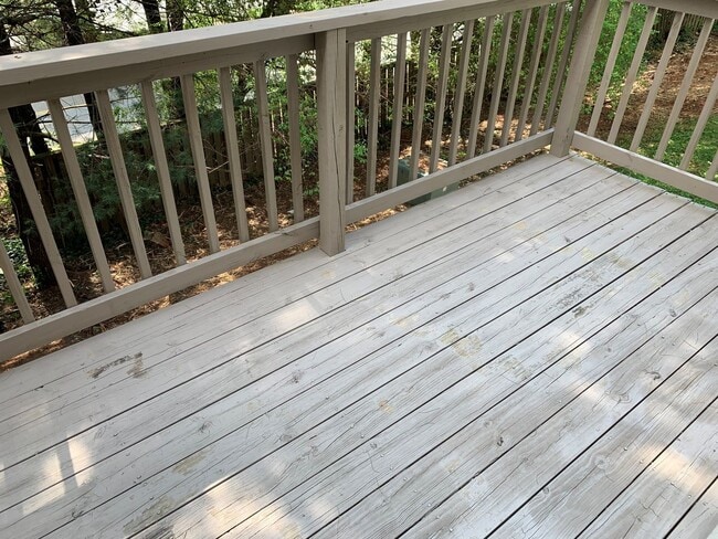 Building Photo - 3 Bedroom Townhouse Close to Liberty Unive...