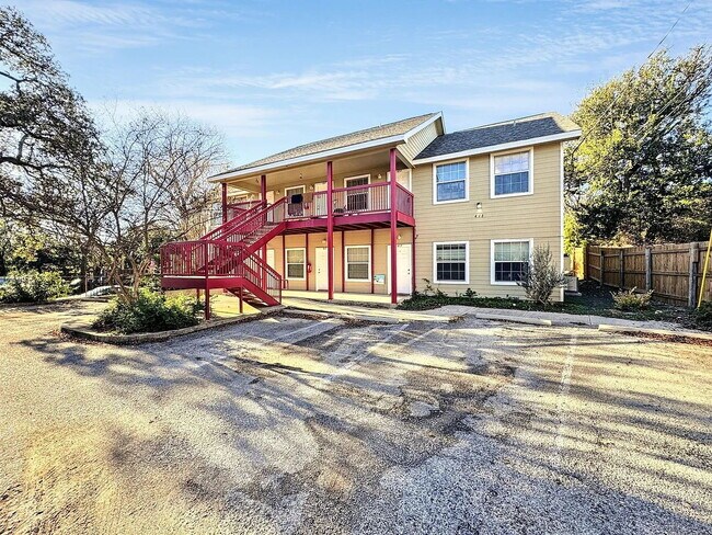Building Photo - "Charming 1-Bedroom Haven in San Marcos – Cozy 651 sq ft Retreat on Burleson Street!"