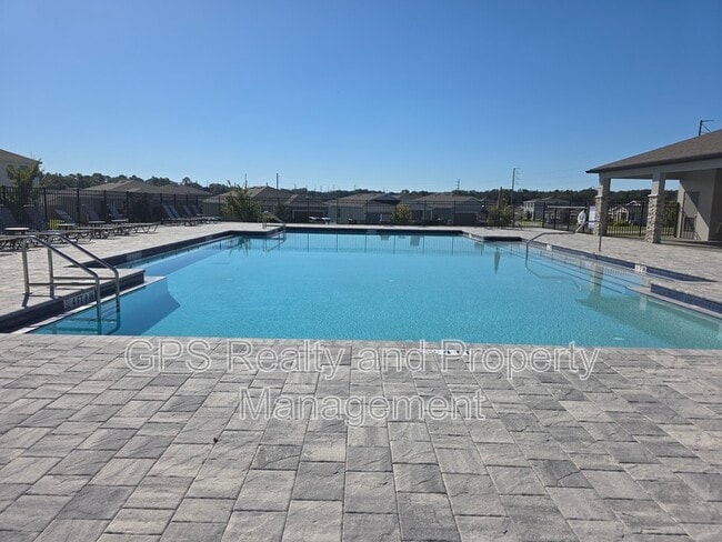 Building Photo - 33409 Country House Dr