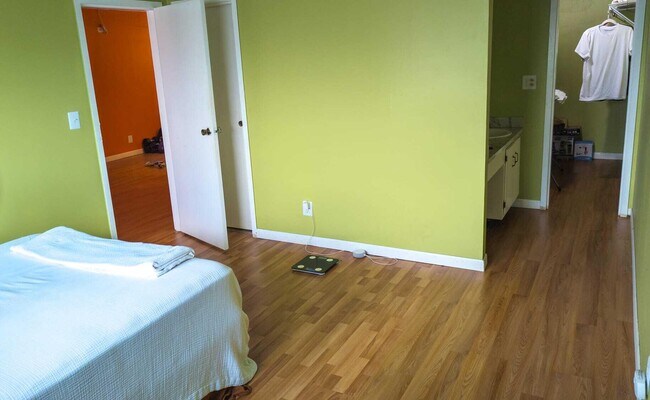 Building Photo - 4101 NW 26th St