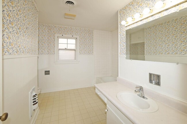 Building Photo - 1528 S Lipscomb St