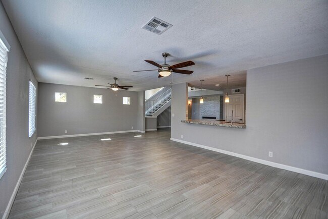 Building Photo - Offering 3 spacious bedrooms, 2.5 baths, l...