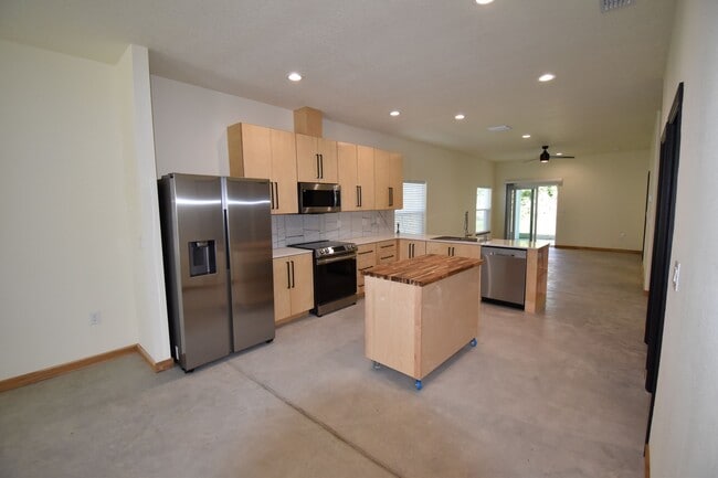 Building Photo - 780 8th Ave NE