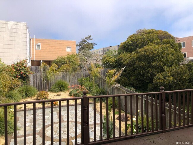Building Photo - 2944 Taraval St