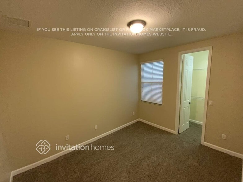 Building Photo - 102 W Prive Cir