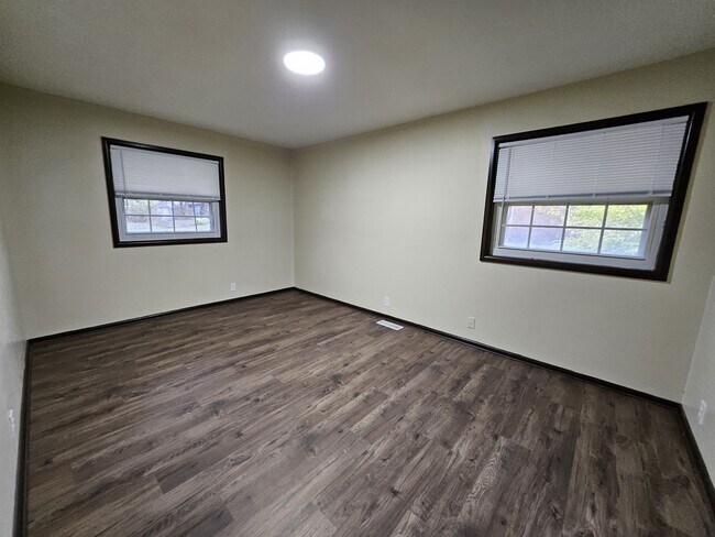 Building Photo - 3403 N Hartman Dr