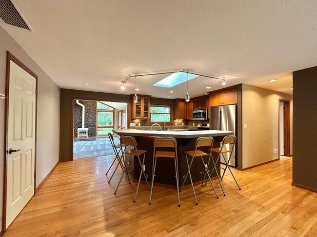 Building Photo - Tranquil Environment: 3 Bed, 1 Bath House