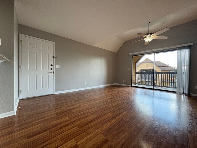 Building Photo - Altamonte Springs Top Floor Condo ~ Gated Waterfront Community ~ Must See!