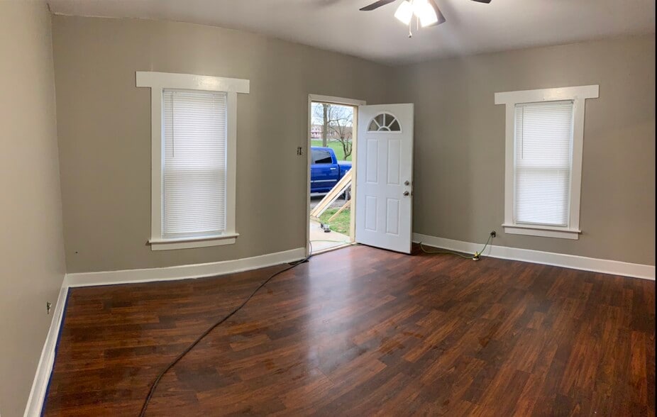 Living Room - 1006 N Williams St