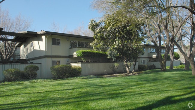 Building Photo - The Laurelwood