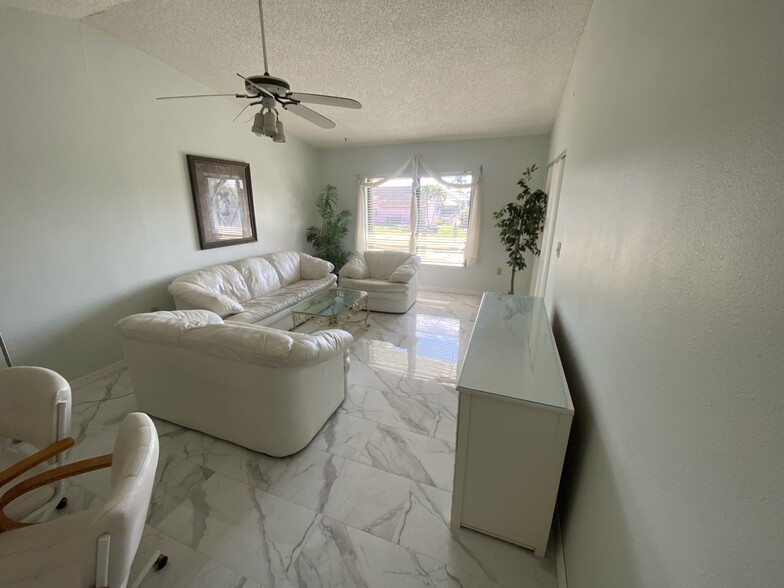 Building Photo - 808 Cape Coral Pky W