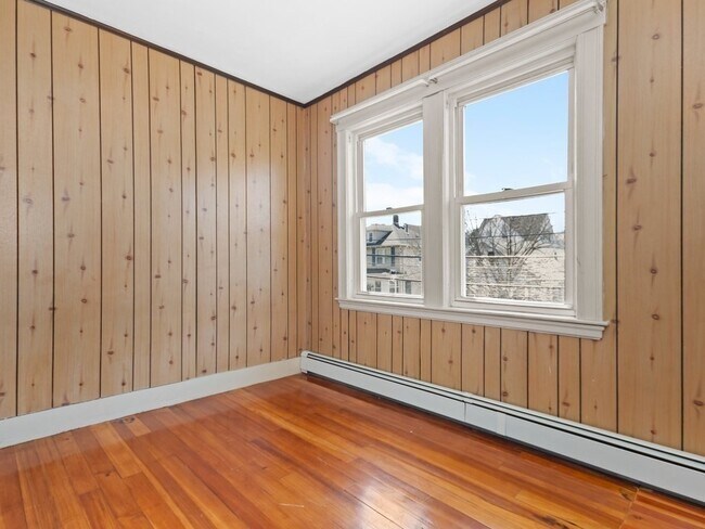 Building Photo - 16 Lenoxdale Ave