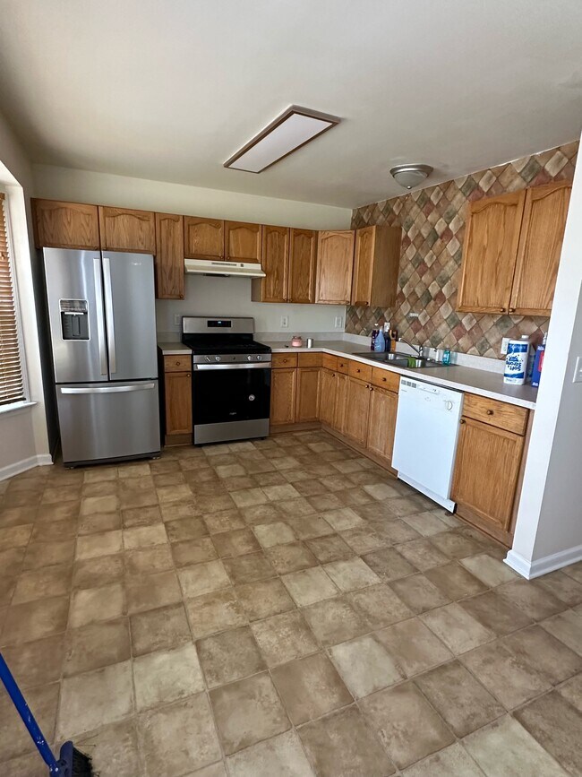 Building Photo - 803 Marquette Dr