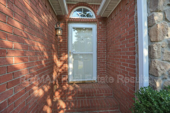 Building Photo - 1088 Charles St