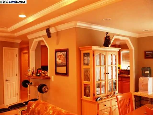 Building Photo - 5134 Elmwood Ave