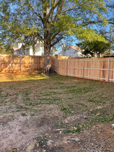 Building Photo - 304 Powers St