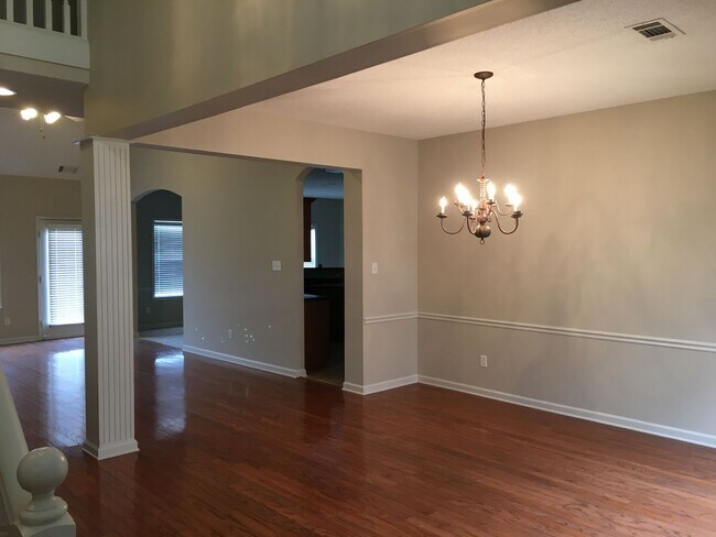Building Photo - Beautiful 4br Lakeland home with a HUGE bonus room! Over 3300 sq ft! Pets are owner's approval, f...