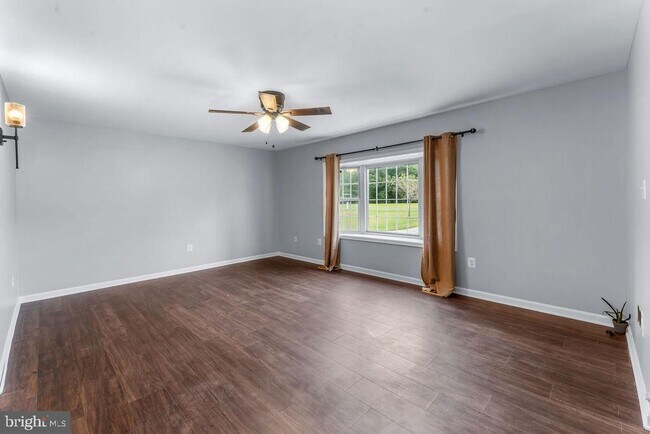Building Photo - 5285 Stowe Ln