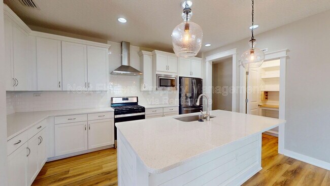 Building Photo - 257 Windermere Way