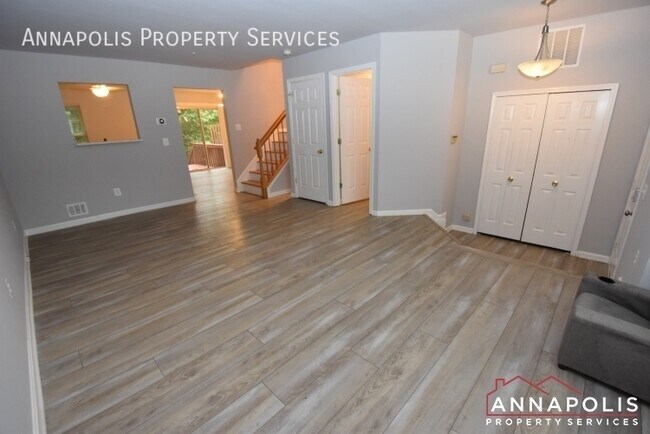 Building Photo - 544 Francis Nicholson Way