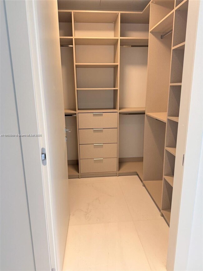 Building Photo - 300 Biscayne Blvd Way