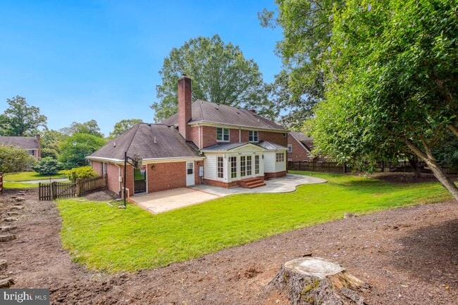 Building Photo - 1210 Suffield Dr