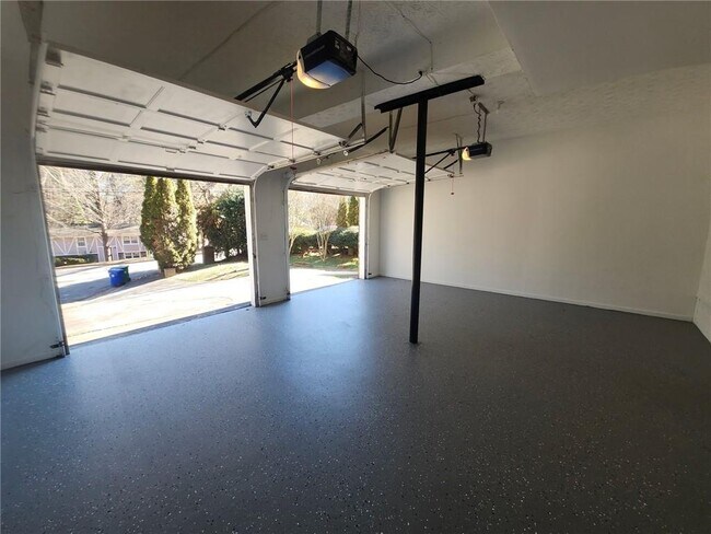 Building Photo - 2337 Pebble Rock E