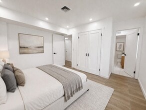 Building Photo - 87 Merseles St