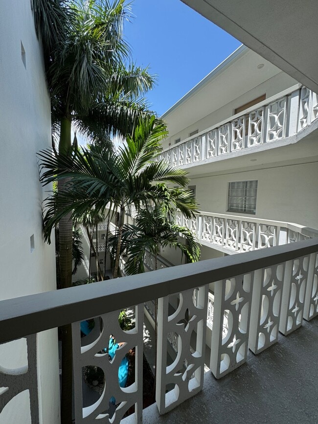 Building Photo - 9700 E Bay Harbor Dr