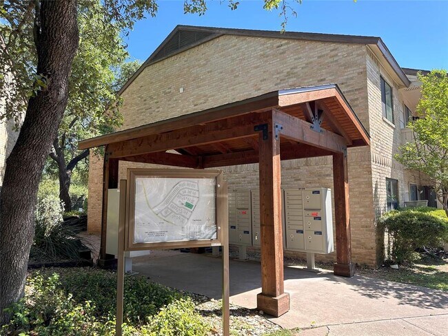 Building Photo - 8210 Bent Tree Rd