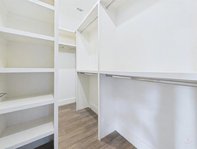 Building Photo - 4402 Mt Vernon Dr