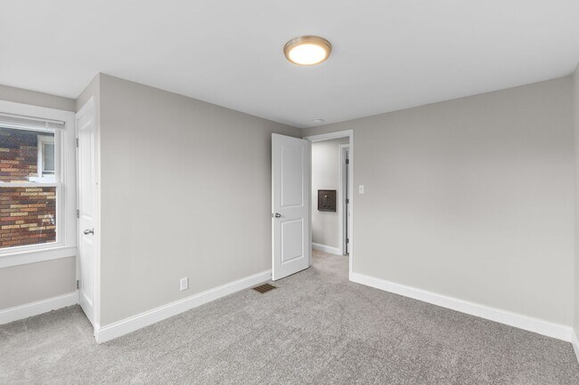 Building Photo - Charming 3-Bed Dutch Colonial with Modern Updates & Massive Yard – Minutes from German Village!
